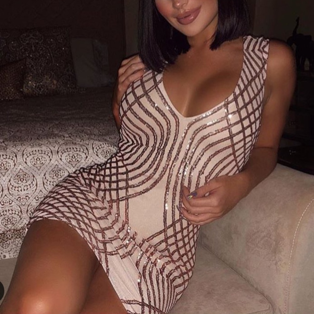 ⚡️SALE⚡️NEW FASHION NOVA Rosegold Sequin Dress